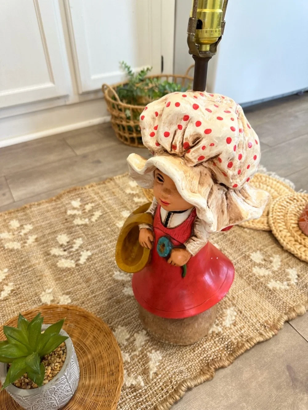 Vintage 1975 Ceramic Bonnet Girl table Lamp Holly Hobby Like Cottage Home Accent